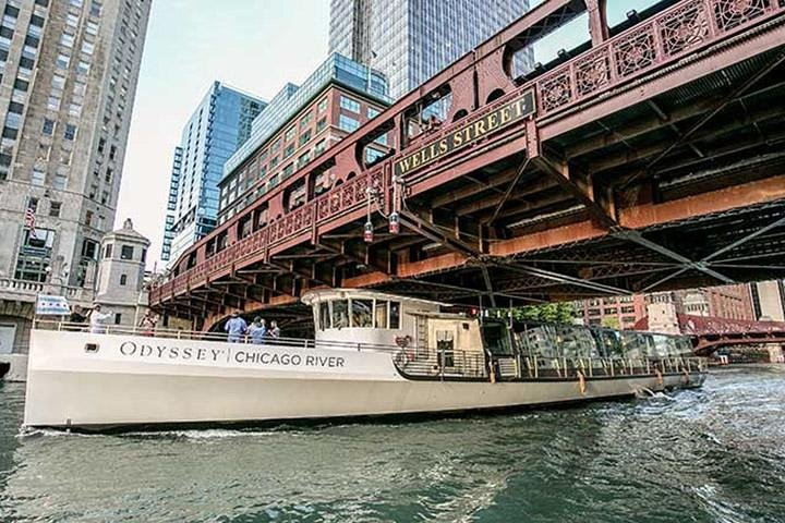 Premier Chicago River Fireworks Dinner Cruise