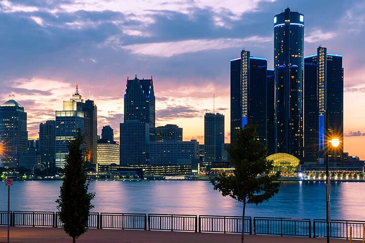 Departure Private Transfer: Detroit To Detroit Airport DTW In Business Car - thumb 2