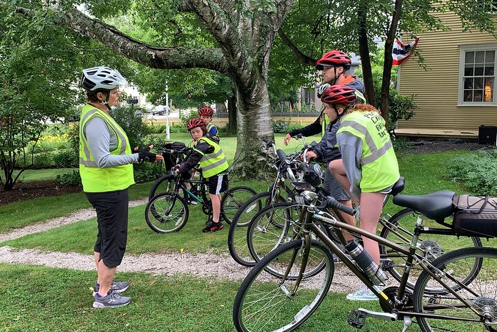 Explore Portsmouthâ€™s Urban And Street Art Guided Bike Tour - thumb 1