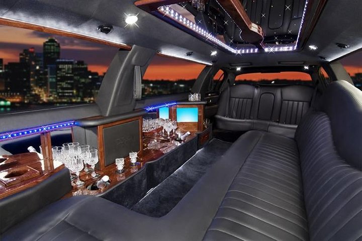 Departure Private Transfer Philadelphia To Philadelphia Airport PHL By Limousine - thumb 4