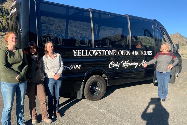 Private Open Air Luxury Tour Of Yellowstone National Park - thumb 2