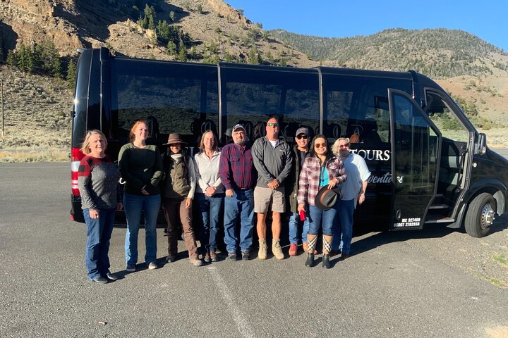 Private Open Air Luxury Tour Of Yellowstone National Park - thumb 5