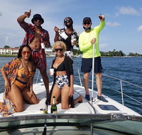 50' Yacht Rental Miami Beach W/ Captain & Champagne Boat Rental Tours Private - Accommodation Rooms
